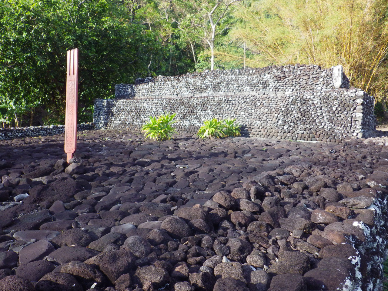 reconstitution de Tu'u sur un Pae pae (plateforme) du Marae de Arahurah de Tahiti